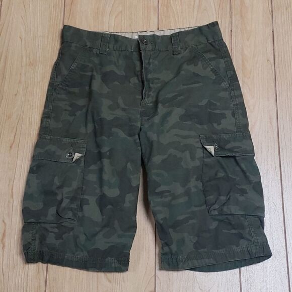 LEVI'S CARGO CAMO SHORTS SIZE 18 - Picture 1 of 10